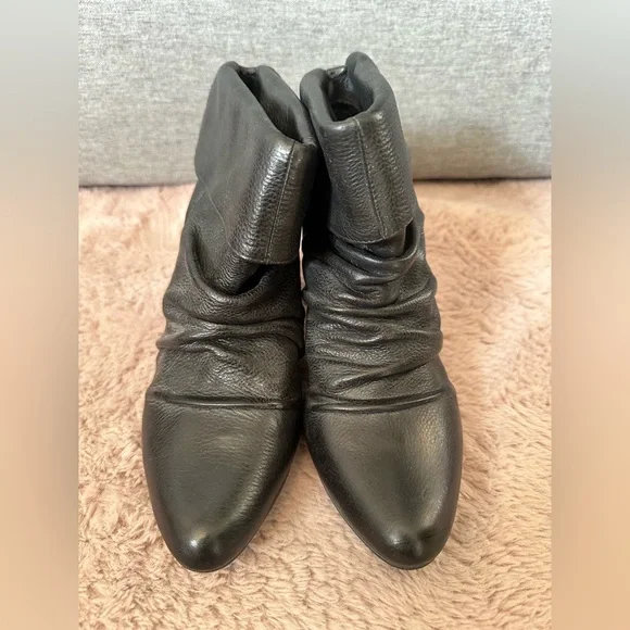 Steve Madden Vintage Aplegate Black Ankle Booties with Ruched Leather Design - Picture 2 of 6